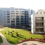Two Triton Park 公寓 *