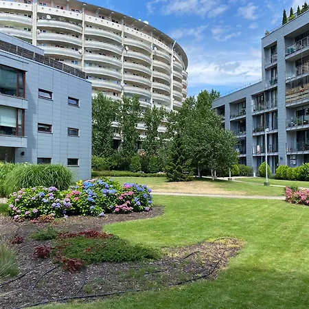 Two Triton Park * Βαρσοβία